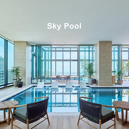 Mitsui Garden Hotel Yokohama Minatomirai Premier Exterior foto Sky Pool