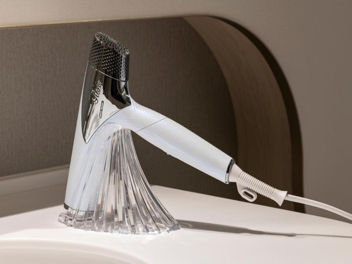 Mitsui Garden Hotel Yokohama Minatomirai Premier Exterior foto A hair dryer