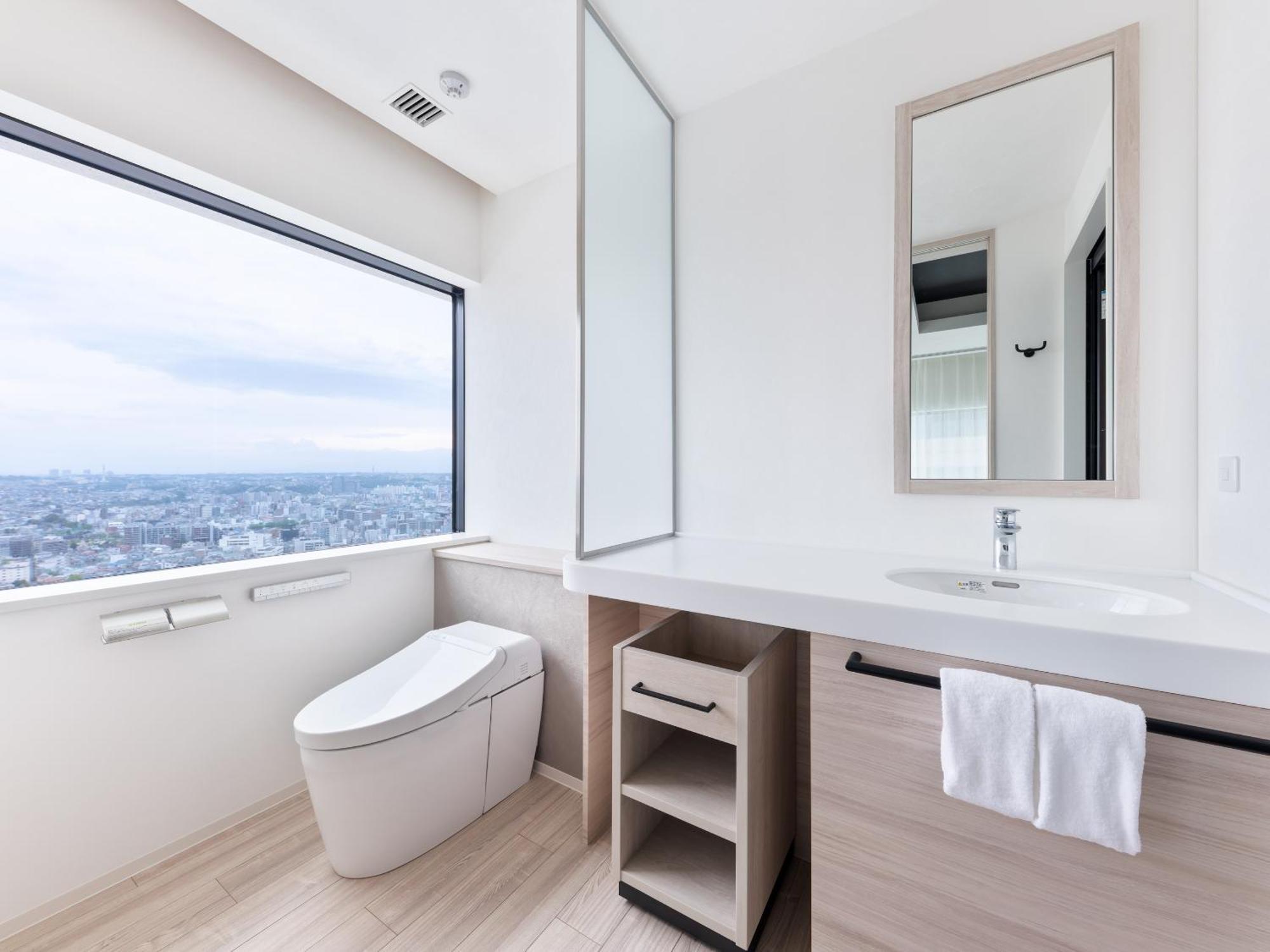 Mitsui Garden Hotel Yokohama Minatomirai Premier Exterior foto A modern Japanese toilet